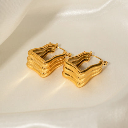 three-dimensional triangular stripe gold nugget earring